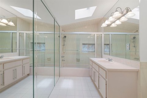 Casa en alquiler en Golden Beach, Florida, 3 dormitorios, 260.5 m2 № 1937369 - foto 16
