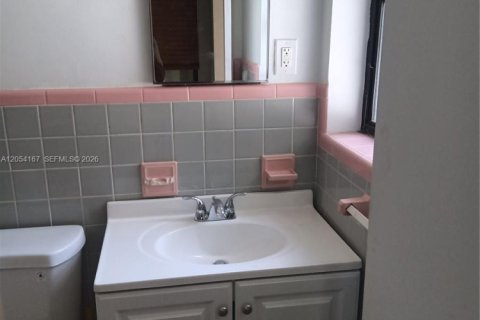 Villa ou maison à louer à Hollywood, Floride: 1 chambre, 231.23 m2 № 2189294 - photo 6