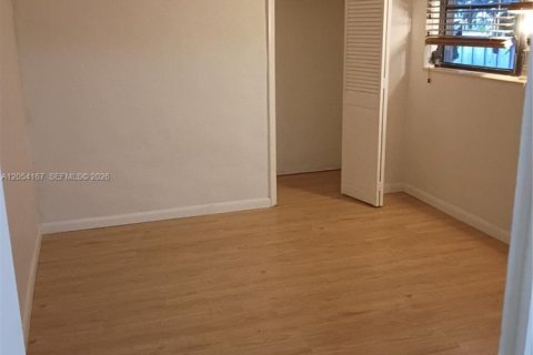 Villa ou maison à louer à Hollywood, Floride: 1 chambre, 231.23 m2 № 2189294 - photo 11