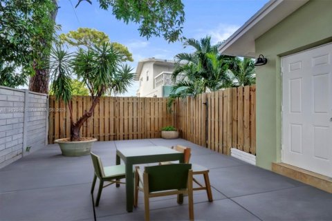 Commercial property in Fort Lauderdale, Florida 168.62 sq.m. № 1955853 - photo 29