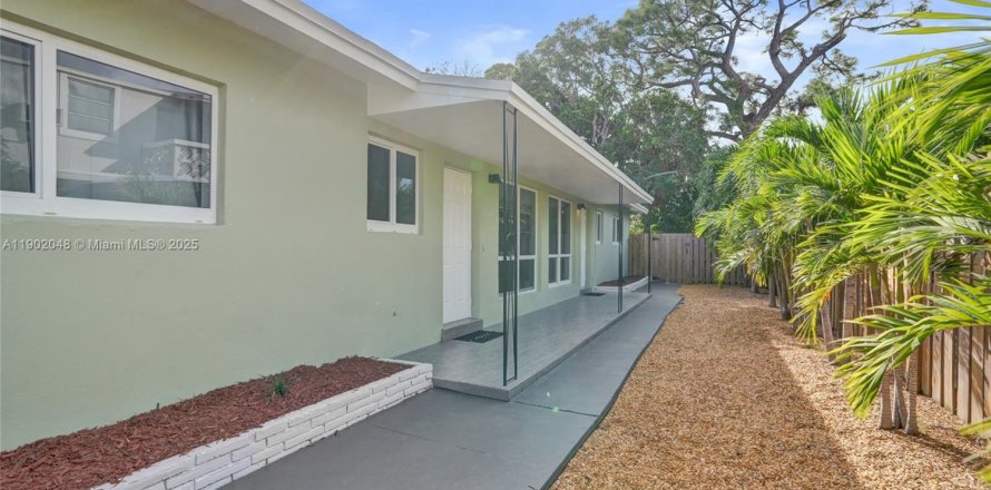 Commercial property in Fort Lauderdale, Florida 168.62 sq.m. № 1955853