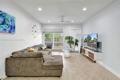 Commercial property in Fort Lauderdale, Florida 168.62 sq.m. № 1955853 - photo 8