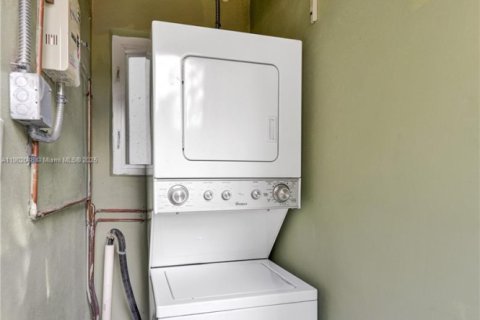 Commercial property in Fort Lauderdale, Florida 168.62 sq.m. № 1955853 - photo 24