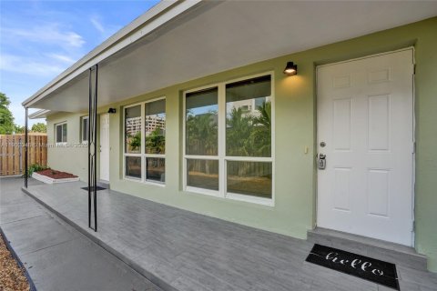 Commercial property in Fort Lauderdale, Florida 168.62 sq.m. № 1955853 - photo 11