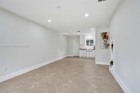 Commercial property in Fort Lauderdale, Florida 168.62 sq.m. № 1955853 - photo 17