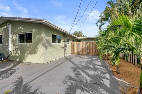 Commercial property in Fort Lauderdale, Florida 168.62 sq.m. № 1955853 - photo 28