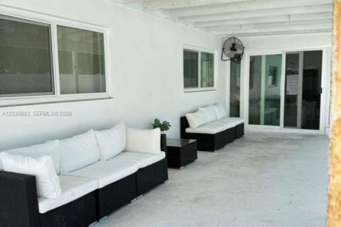 Villa ou maison à louer à Lauderhill, Floride: 3 chambres, 141.95 m2 № 2153908 - photo 15