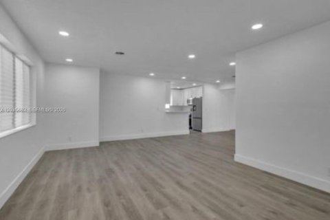 Villa ou maison à louer à Lauderhill, Floride: 3 chambres, 141.95 m2 № 2153908 - photo 3