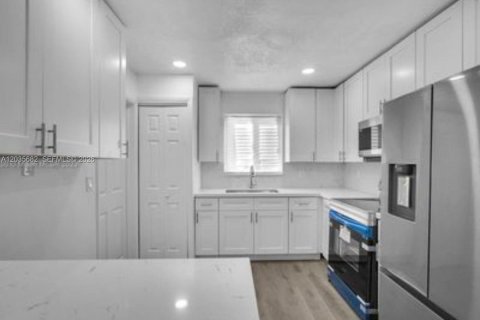 Villa ou maison à louer à Lauderhill, Floride: 3 chambres, 141.95 m2 № 2153908 - photo 7