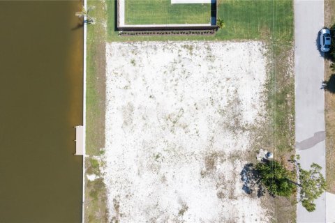 Land in Cape Coral, Florida № 1906310 - photo 4