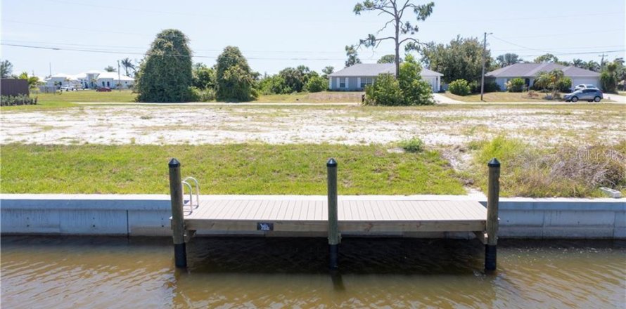 Land in Cape Coral, Florida № 1906310