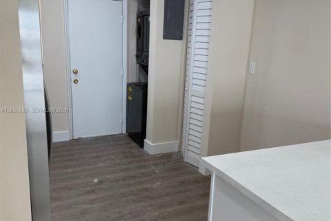 Copropriété à louer à Hialeah, Floride: 1 chambre, 80.27 m2 № 2066591 - photo 2