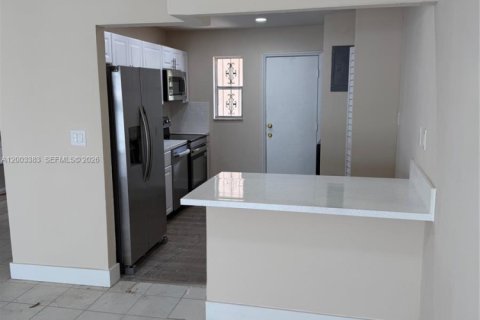 Condo à Hialeah, Floride, 1 chambre  № 2066591