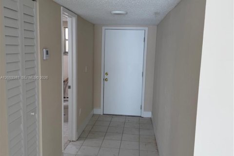 Copropriété à louer à Hialeah, Floride: 1 chambre, 80.27 m2 № 2066591 - photo 5