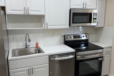 Copropriété à louer à Hialeah, Floride: 1 chambre, 80.27 m2 № 2066591 - photo 4