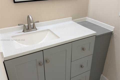 Copropriété à louer à Hialeah, Floride: 1 chambre, 80.27 m2 № 2066591 - photo 7