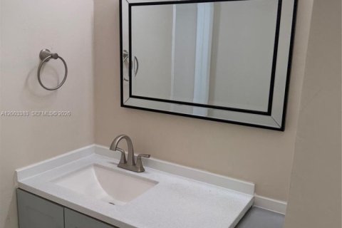 Copropriété à louer à Hialeah, Floride: 1 chambre, 80.27 m2 № 2066591 - photo 6