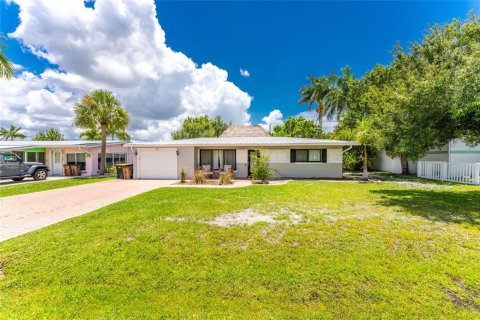 Villa ou maison à Punta Gorda, Floride 3 chambres, 117.99 m2 № 2149958