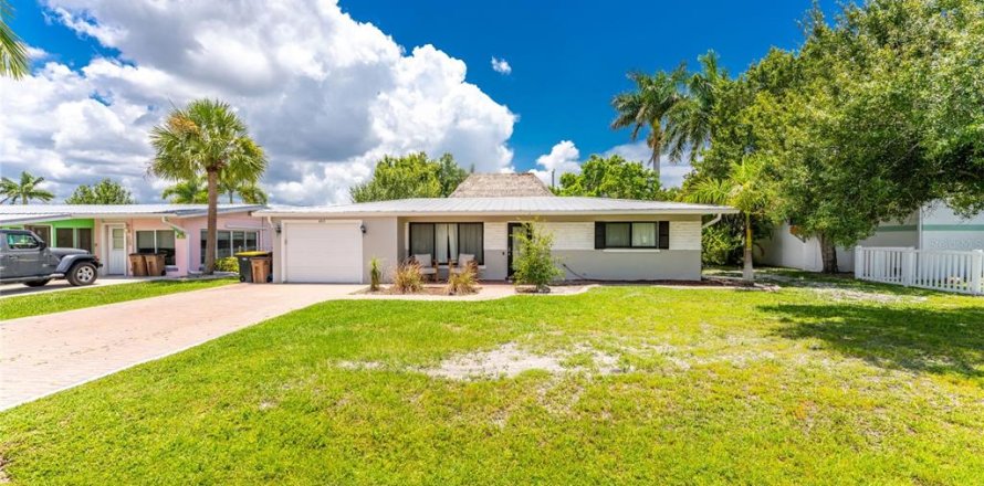 Casa en Punta Gorda, Florida 3 dormitorios, 117.99 m2 № 2149958
