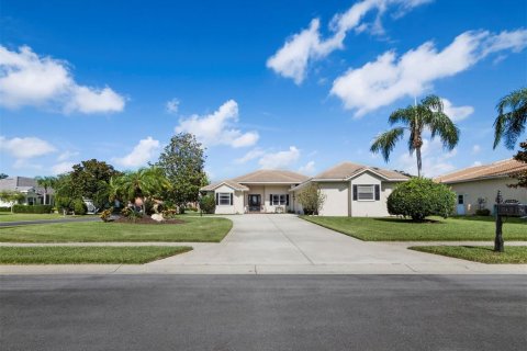 House in Bradenton, Florida 3 bedrooms, 241.17 sq.m. № 1759805 - photo 1