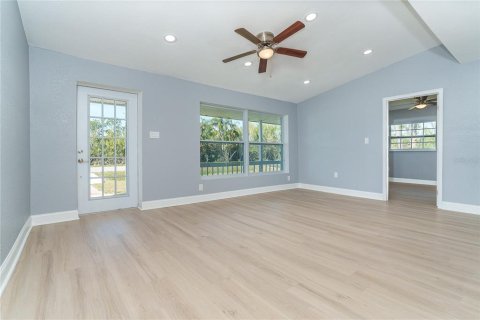 House in Englewood, Florida 2 bedrooms, 137.87 sq.m. № 2101393 - photo 11