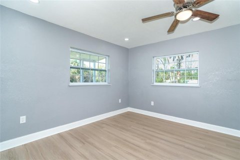 House in Englewood, Florida 2 bedrooms, 137.87 sq.m. № 2101393 - photo 21