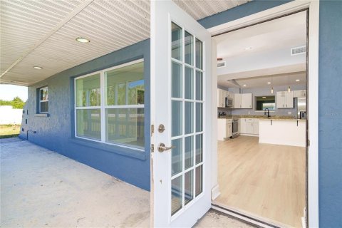 House in Englewood, Florida 2 bedrooms, 137.87 sq.m. № 2101393 - photo 10