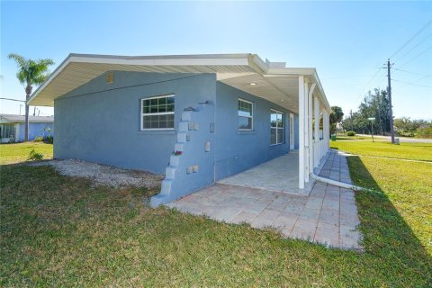 House in Englewood, Florida 2 bedrooms, 137.87 sq.m. № 2101393 - photo 8