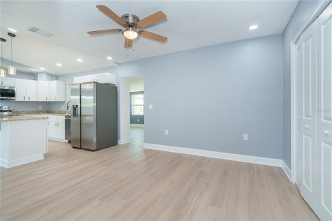 House in Englewood, Florida 2 bedrooms, 137.87 sq.m. № 2101393 - photo 15