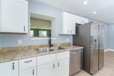 House in Englewood, Florida 2 bedrooms, 137.87 sq.m. № 2101393 - photo 12