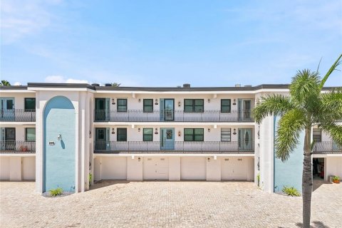 Condo in Treasure Island, Florida, 2 bedrooms  № 2364295