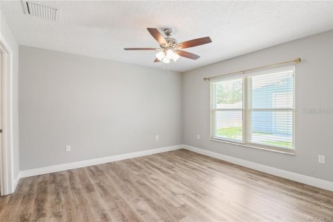 House in Citrus Springs, Florida 4 bedrooms, 160.16 sq.m. № 2210759 - photo 11
