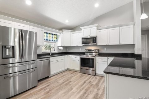 House in Citrus Springs, Florida 4 bedrooms, 160.16 sq.m. № 2210759 - photo 9