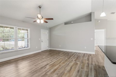 House in Citrus Springs, Florida 4 bedrooms, 160.16 sq.m. № 2210759 - photo 6