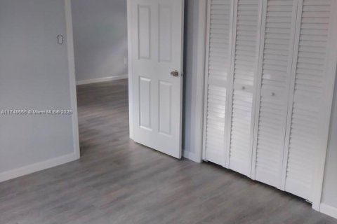Commercial property in Hollywood, Florida № 1859759 - photo 6