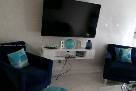 Condominio en venta en Miami, Florida, 1 dormitorio, 76.74 m2 № 1731269 - foto 2