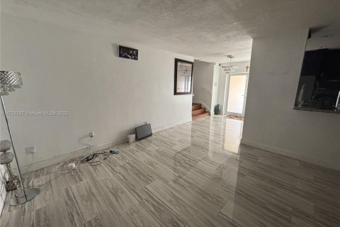 House in North Miami Beach, Florida 4 bedrooms, 170.38 sq.m. № 1937933 - photo 2