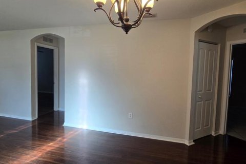 House in Ocala, Florida 2 bedrooms, 119.57 sq.m. № 2202056 - photo 3