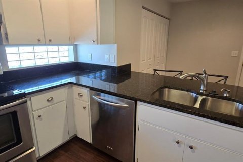 House in Ocala, Florida 2 bedrooms, 119.57 sq.m. № 2202056 - photo 5