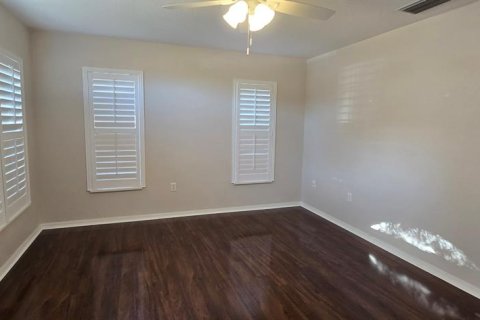 House in Ocala, Florida 2 bedrooms, 119.57 sq.m. № 2202056 - photo 2