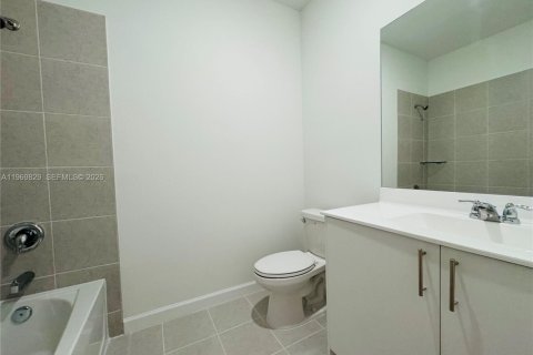 Townhouse in Homestead, Florida 4 bedrooms, 169.08 sq.m. № 2030644 - photo 14