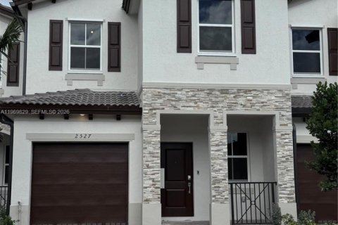 Townhouse in Homestead, Florida 4 bedrooms, 169.08 sq.m. № 2030644