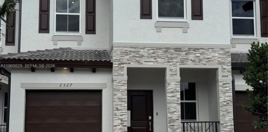 Townhouse in Homestead, Florida 4 bedrooms, 169.08 sq.m. № 2030644