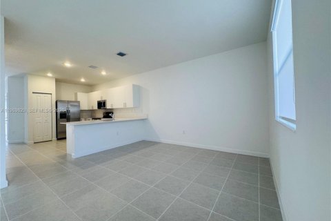 Townhouse in Homestead, Florida 4 bedrooms, 169.08 sq.m. № 2030644 - photo 5