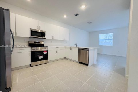 Townhouse in Homestead, Florida 4 bedrooms, 169.08 sq.m. № 2030644 - photo 2