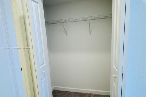 Townhouse in Homestead, Florida 4 bedrooms, 169.08 sq.m. № 2030644 - photo 12