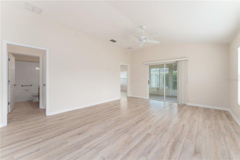 House in The Villages, Florida 3 bedrooms, 129.88 sq.m. № 1789167 - photo 10