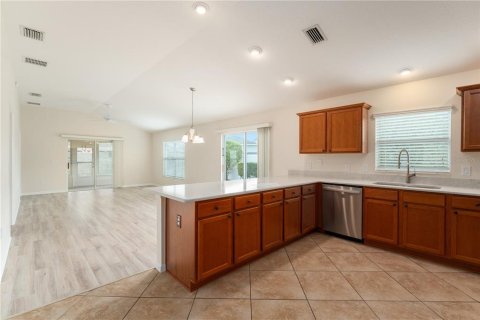 House in The Villages, Florida 3 bedrooms, 129.88 sq.m. № 1789167 - photo 5