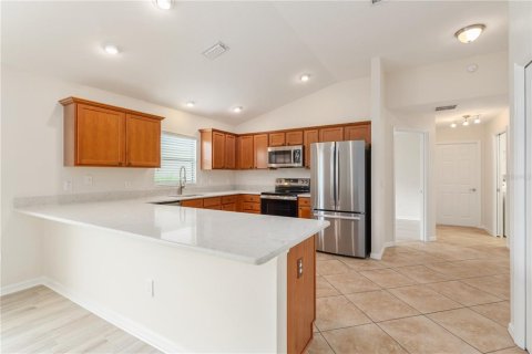 House in The Villages, Florida 3 bedrooms, 129.88 sq.m. № 1789167 - photo 12