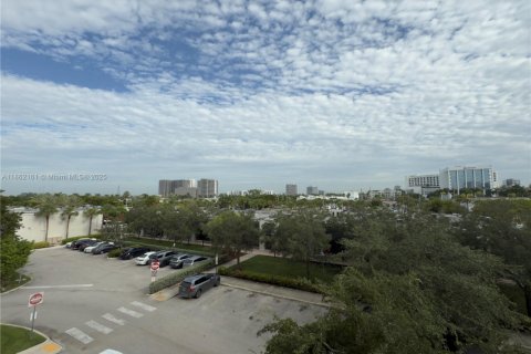 Снять в аренду кондоминиум в Авентура, Флорида 2 спальни, 101.45м2, № 1926080 - фото 17